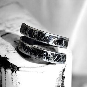 5 For $25💫Alternative Coiled Black Aluminum Ring